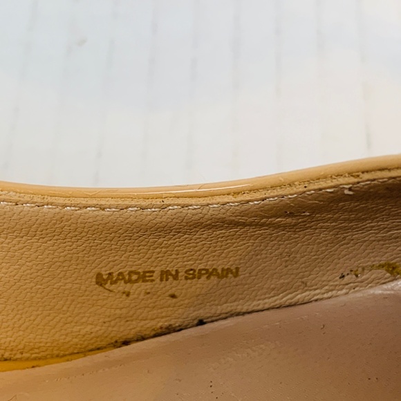 Stuart Weitzman Kitten Pump Size 5M Nude/Tan Patent Leather Made In Spain Classy - Picture 9 of 11